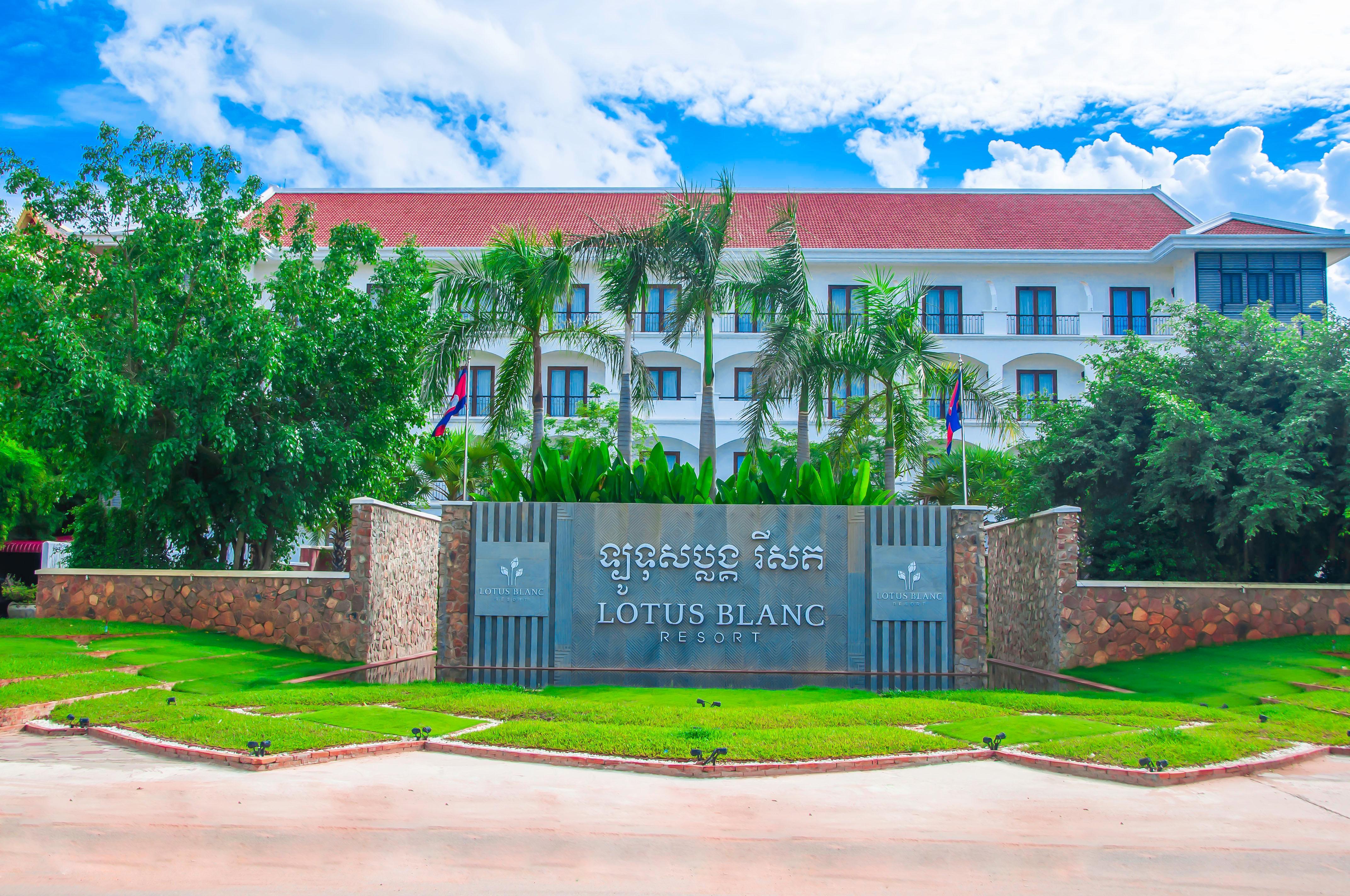 Lotus Blanc Hotel Siem Reap Exterior photo